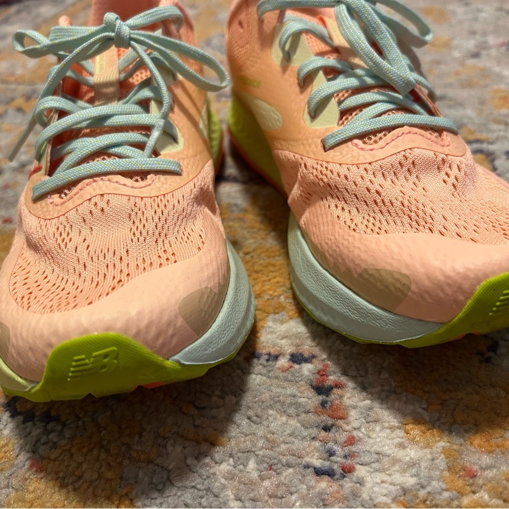 New Balance Women's, DynaSoft Nitrel V5 Trail Running Shoe US size 8 worn once - Picture 2 of 7